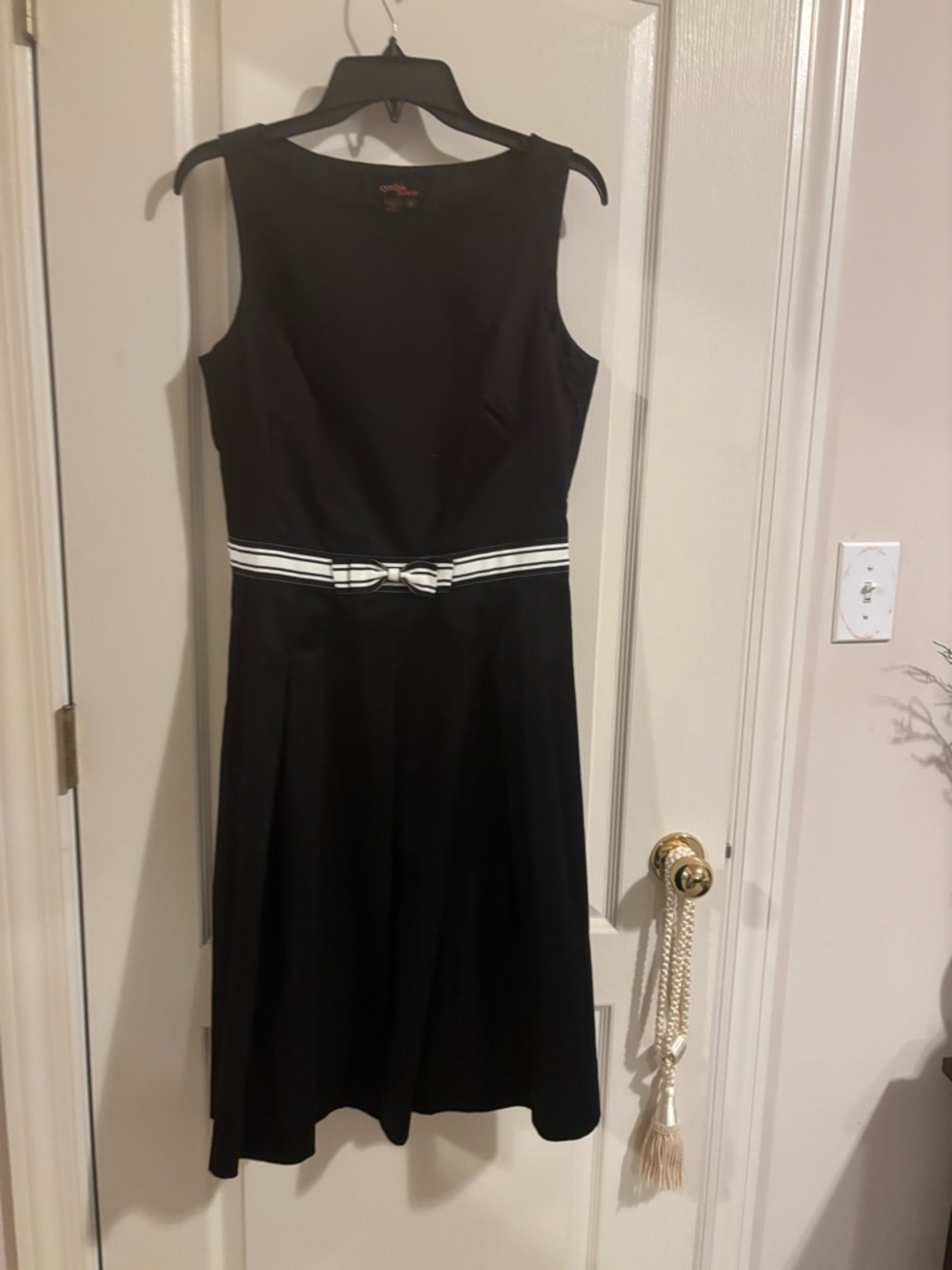 Cynthia Howie sz 8 Sleeveless Black dress fit flare snatched waist stripe ribbon - Picture 7 of 12